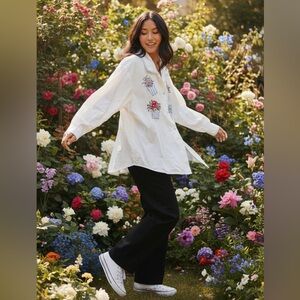 Susan Bristol Vintage 90s White Cotton Floral Embroidered Button down Shirt